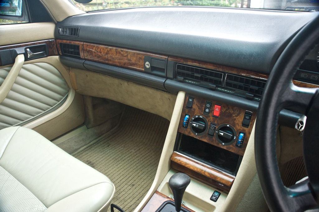 w126dash2_zpsoi3oybcg.jpg