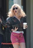 th B1 7 Lady Gaga Look Desastroso Mientras Compra Cafe en Los   Angeles.
