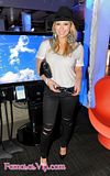 th 6 7 Hilary Duff en el Lanzamiento del Samsung 3D LED TV en <br />Nueva York.