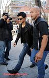 th A21 5 Taylor Lautner de Compras en Madrid.