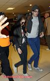 th 10 16 Kristen Stewart en el Aeropuerto de Argentina.