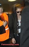 th 11 15 Kristen Stewart en el Aeropuerto de Argentina.