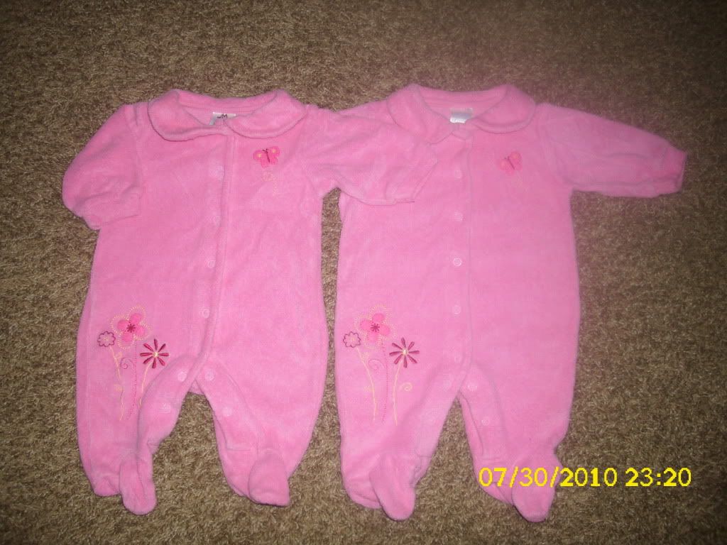 CUTE ADORABLE TWIN BABY GIRL OUTFITS/ SLEEPERS CUTE ADORABLE TWIN BABY GIRL OUTFITS/ SLEEPERS